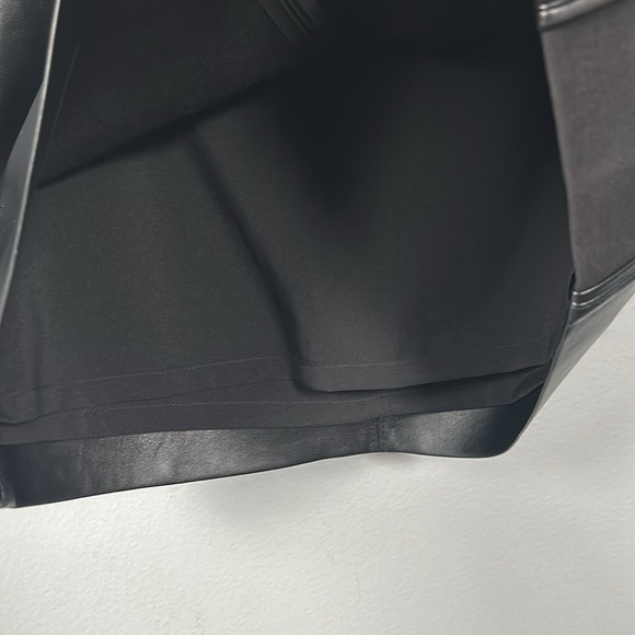 WHBM Faux Leather Black Mini Skirt Stretchy sides size 6 - Picture 4 of 10